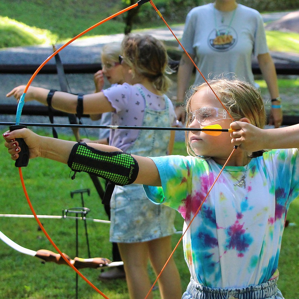 tiny girl archery