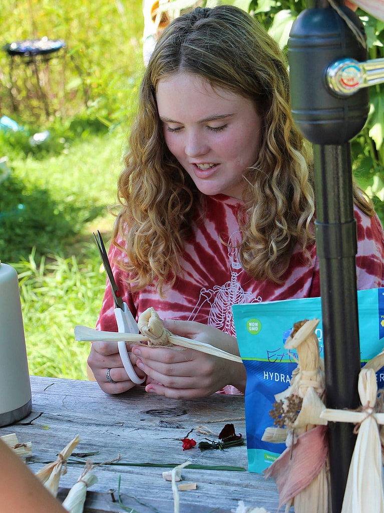 corn husk doll making